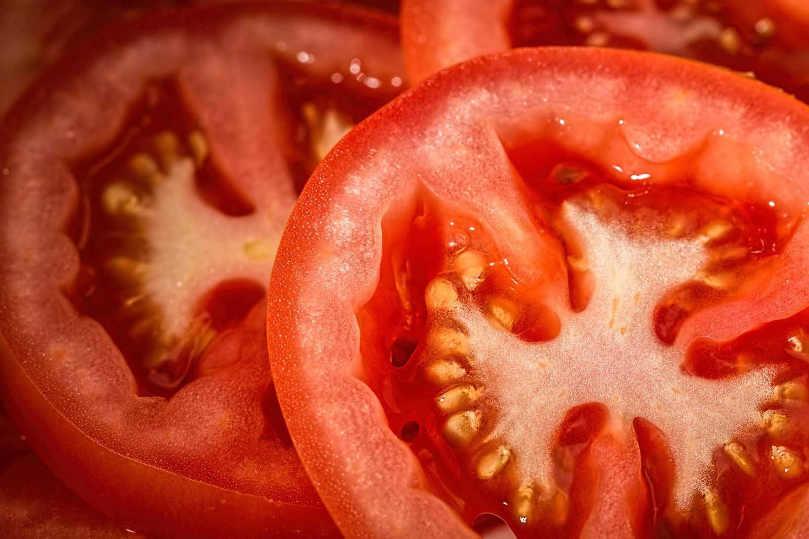 Hachez les tomates